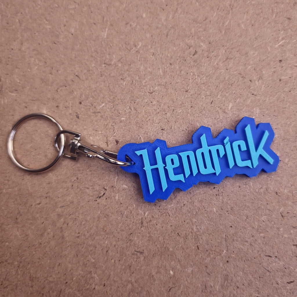 Personalised keychains with modern fonts featuring a blue keychain displaying the name Hendrick